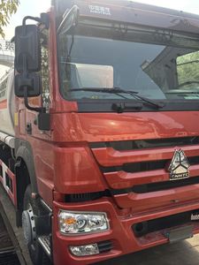 Camión de Carga Sinotruk Howo 8X4 de 30 Toneladas, Nuevo, Euro 6, Diésel, con Caja de Cambios FAST, Volante a la Izquierda, para Uso Pesado - Product Image 3