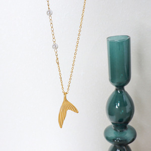 Chaîne délicate avec bijoux en perles pour femmes, collier irrégulier avec queue <span class=keywords><strong>de</strong></span> <span class=keywords><strong>sirène</strong></span>, pendentif créatif distinctif plaqué or - Product Image 2