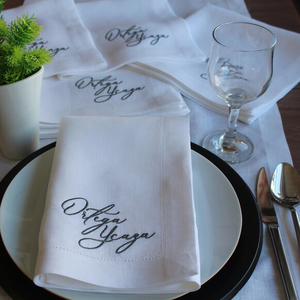 Serviettes de table en coton et lin avec broderie personnalisée d'un fabricant de serviettes pour projets hôteliers - Product Image 1