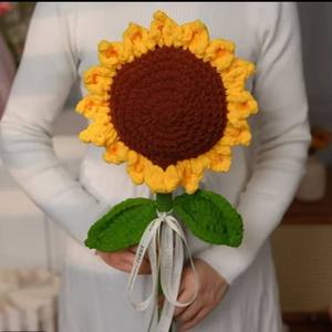 Vente en gros de grandes fleurs de <span class=keywords><strong>tournesol</strong></span> <span class=keywords><strong>MAC</strong></span> faites à la main au crochet, grandes fleurs de <span class=keywords><strong>tournesol</strong></span> pour la décoration de la maison et cadeau pour les enseignants pour Noël - Product Image 2