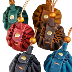 Bolsa Redonda de Lujo Retro de Cuero Genuino Grabado para Dados DND, para Juegos de Rol y de Mesa, con Cordón y Monedero, con Estilo - Product Image 1