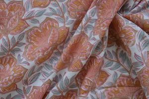Tela de Algodón Tejida con Estampado Floral Hecho a Mano, Textil Indio de Jaipur, Estampado de Puntos Botánicos en Color Coral Mostaza, Tradicional y Ligero - Product Image 4
