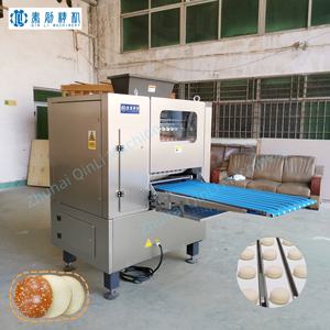Machine industrielle de portionnement et de façonnage de pâte avec système de dosage volumétrique pour des boules de pâte uniformes pour pains à hot-dogs et pizzas - Product Image 2