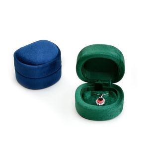 Boîte à collier en velours uni avec fermeture à pression en forme de D Taimy, personnalisable avec logo, pour emballage cadeau et rangement de bijoux pour les magasins de détail - Product Image 2