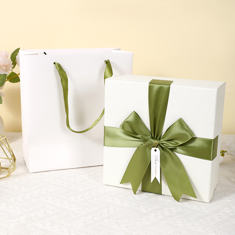 Nœud décoratif vert ; 20,5*20,5*10 (boîte cadeau + sac cadeau)