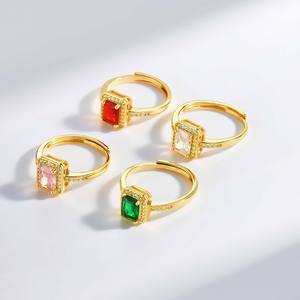 Anillo Ajustable Abierto de Cobre Chapado en Oro para Mujer con Incrustaciones de Circonia Cúbica Rectangular Brillante y Largo - Product Image 4