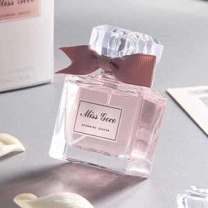 Vente en gros de parfum léger et durable de <span class=keywords><strong>100</strong></span> ml, parfum rose Sweetheart, avec des notes boisées pour femmes - Product Image 1