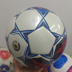 Ballon de football à double miroir pour toutes surfaces, visibilité claire sur gazon naturel et terrains artificiels - Product Image 6