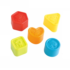 Secchio di sabbia colorato Set bagno che gioca acqua spiaggia giocattoli per costruzione di stampi e tazze impilabili per il gioco del bambino - Product Image 5