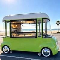 Camions de restauration mobiles, y compris des camions de barbecue, de burritos et de salades, avec configurations multifonctionnelles personnalisables.