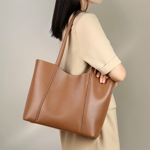 Sac fourre-tout en cuir véritable pour femmes, couleur unie, minimaliste, ouvert, pour usage quotidien, sac à bandoulière de grande capacité, sac à main pour le travail et le bureau - Product Image 1