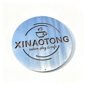 Badge nominatif personnalisé OEM en acier inoxydable brossé avec logo imprimé coloré pour uniforme professionnel du personnel - Product Image 4