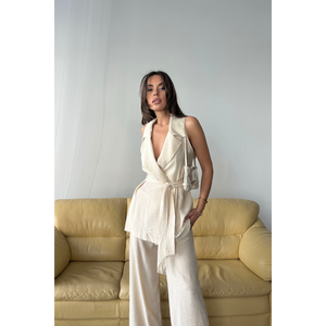 Conjunto de Pantalones y Chaleco de Tela Color Beige Fresa, Talla XS, Ropa Deportiva Informal con Cuello Corto con Lazo, Pantalones Cortos Tejidos - Product Image 4