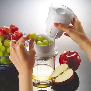 Exprimidor Manual de Cítricos y Limones con Vaso de Plástico para Almacenamiento, Mini Utensilio de Cocina Premium a Precio Accesible - Product Image 4