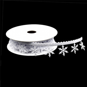 Ruban <span class=keywords><strong>flocon</strong></span> <span class=keywords><strong>de</strong></span> <span class=keywords><strong>neige</strong></span> mètres x 5m, Non tissé, gaufrage ultrasonique, décoration <span class=keywords><strong>de</strong></span> noël, chaîne <span class=keywords><strong>de</strong></span> <span class=keywords><strong>neige</strong></span> - Product Image 1