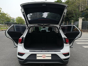 Volkswagen <span class=keywords><strong>T</strong></span>-<span class=keywords><strong>ROC</strong></span> 2022 300TSI DSG 2WD Edición Gasolina, <span class=keywords><strong>T</strong></span>-<span class=keywords><strong>ROC</strong></span> SUV de 5 Plazas con Techo Negro, Equipamiento Completo, Autos Usados - Product Image 4