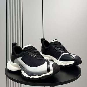 รองเท้ากีฬาผู้ชายแบบตาข่าย รุ่นใหม่ ฤดูใบไม้ผลิ 2025 ระบายอากาศได้ดี เพิ่มความสูง ใช้งานได้หลากหลาย สวมใส่สบายและลำลอง - Product Image 1