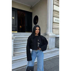 Chaqueta Negra con Detalle de Botones para Mujer - Product Image 3