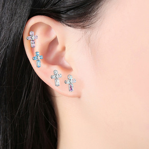 Clous d'oreille croisés en alliage de titane avec zircon et cristal, bijoux de piercing pour oreille et lèvre, cadeau ASTM F136 - Product Image 2