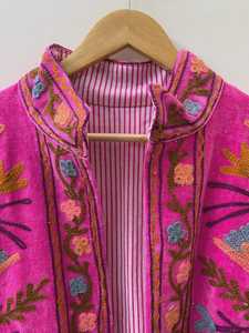 เสื้อแจ็คเก็ตกำมะหยี่ทำมือสำหรับผู้หญิง ลายปักดอกไม้แบบดั้งเดิมสไตล์ซูซานี ลายสัตว์พิมพ์บนผ้าฝ้าย ดีไซน์ย้อนยุค เหมาะสำหรับฤดูหนาว - Product Image 6