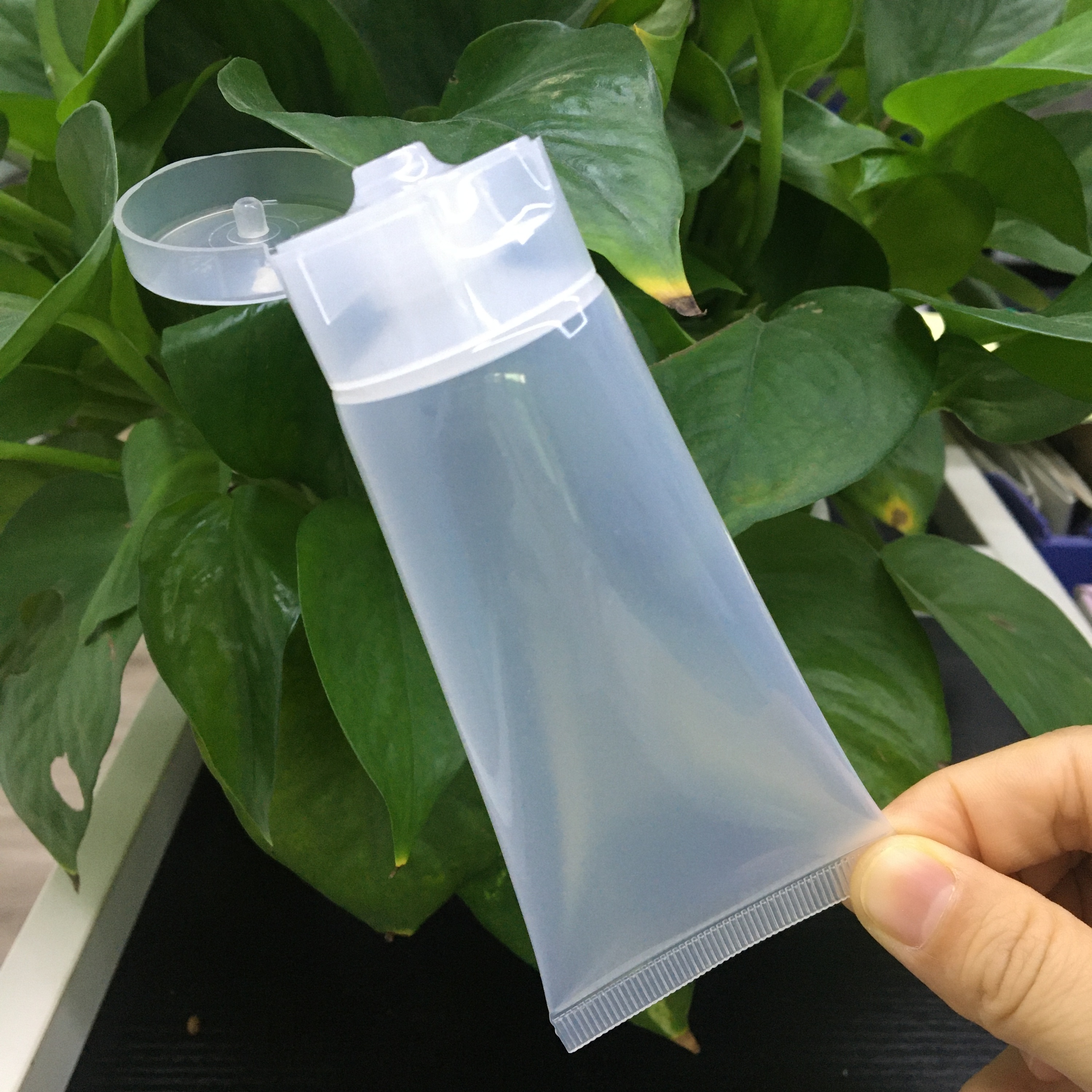 Entrega rápida de PE tubo transparente claro tapa flip top 30 ml 50 ml mano gel desinfectante de la mano