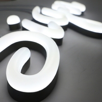 Lettres en acier inoxydable personnalisées avec éclairage au néon LED, résistantes aux intempéries IP65, montées au mur, fabriquées via un procédé de résine de surface, marque KMT