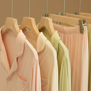 Herstellerdefinierte Loungewear Pyjamas für Damen, PJ-Set, Geknöpfter Weicher Schlafanzug aus Bio-Baumwolle, Bambus und Modal, Schlafanzug-Set für Damen - Product Image 2