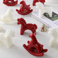 Bougie artisanale de Noël parfumée à l'odeur de cheval, rouge, mignonne, unique, faite à la main, pour les fêtes, décoration de la maison, cadeaux du Nouvel An, fabriquée en Chine