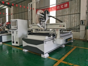 Routeur CNC <span class=keywords><strong>grand</strong></span> format 1325 avec changeur <span class=keywords><strong>d</strong></span>'outils automatique, machine de gravure sur bois robuste dotée <span class=keywords><strong>d</strong></span>'un moteur à engrenages pour meubles et armoires - Product Image 3