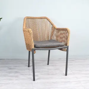 Modern Rattan hasır veranda yemek sandalyesi UV dayanıklı Metal bahçe restoran açık veranda yemek için koltuklar