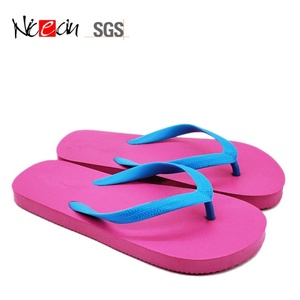 Tongs colorées personnalisables avec logo, sandales de plage bicolores en caoutchouc PE souple, chaussons d'été, vente en gros en usine - Product Image 2