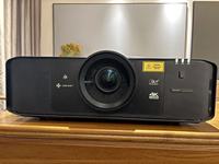 Proyector Láser Hisense P75 4K de 7500 Lúmenes para Grandes Conferencias Empresariales, Multifuncional, para Auditorios Universitarios