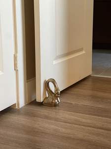 Tope de puerta de calidad estándar con forma de pato, hecho de metal con acabado dorado, a la venta por exportadores. - Product Image 3