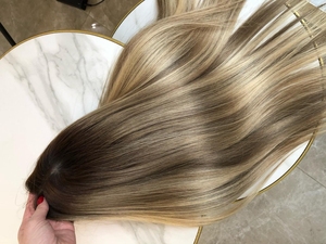ท็อปเปอร์ผมแท้คุณภาพสูงแบบสั่งทำพิเศษสำหรับผู้หญิง สีบลอนด์น้ำผึ้งไฮไลท์ พร้อมฐานไหม  ผลิตจากผมมนุษย์ยุโรปเกรดพรีเมียม - Product Image 2