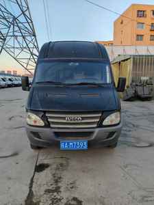 IVECO d'occasion Noir <span class=keywords><strong>2014</strong></span> 3 places Utilitaire spécial Transport de personnel et chargement de marchandises Grande capacité MPV MINBUS VAN - Product Image 2