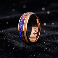 Bague de mariage classique unisexe en tungstène plaqué or rose 8 mm avec incrustation de fragments d'opale multicolore violet et bleu à double canal