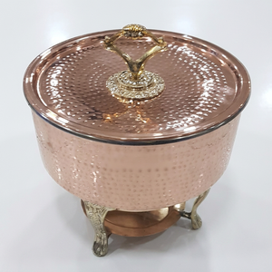 Plat de service de luxe traditionnel indien en cuivre avec bouton en laiton et design martelé, idéal pour la restauration - Product Image 1