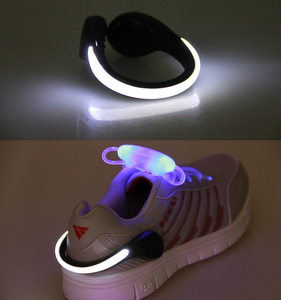 Luces LED <span class=keywords><strong>para</strong></span> <span class=keywords><strong>Zapatos</strong></span> con <span class=keywords><strong>Clip</strong></span>, Funciona con Batería, <span class=keywords><strong>para</strong></span> Correr de Noche, Cambio de Color RGB, Modo Estroboscópico y Color Fijo, <span class=keywords><strong>Clip</strong></span> de Seguridad - Product Image 3