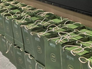 Set Hadiah Kustom Kombinasi Bebas 2026 Mug Populer Handuk Kipas Tumbler Payung Set Promosi Souvenir Tahun Baru Ulang Tahun - Product Image 5