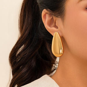Pendientes de tuerca geométricos irregulares de aleación de gota de agua para uso diario de adolescentes, pendientes de joyería de moda para mujeres - Product Image 1