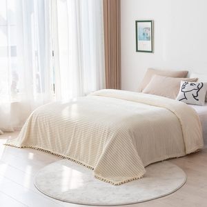 Tiro de franela Beige, suave y esponjoso, peludo, cálido, cómodo con bordes de Pompón, estampado ecológico para sofás, camas, sofás - Product Image 2