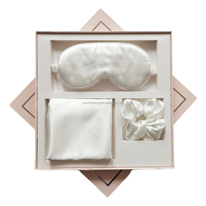 Nouveau Masque de Sommeil en Satin avec Chouchous et Bandeau – 100% Polyester Spandex Toutes Saisons – Favorise un <span class=keywords><strong>Bon</strong></span> Sommeil – <span class=keywords><strong>Cadeau</strong></span> pour Hommes/Femmes - Product Image 4