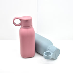 Tasse à eau en silicone pour bébé, qualité alimentaire, sans BPA, écologique, avec paille, pour tout-petits et enfants, idéale pour les repas et les boissons des nourrissons – Vente directe usine - Product Image 4