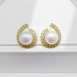 Boucles d'oreilles de luxe coréennes en laiton plaqué or 18 carats, design géométrique vintage unique, avec perles, pour femme, prix de gros - Product Image 1