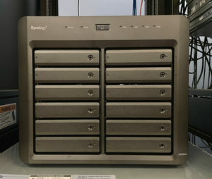เซิร์ฟเวอร์ NAS รุ่น DiskStation DS3622xs+ แบบ 12 ช่องใส่ฮาร์ดดิสก์ ใช้ซีพียู Xeon 2.2GHz แรม 48GB ฮาร์ดดิสก์ 240TB สำหรับจัดเก็บข้อมูลแบบเน็ตเวิร์ก - Product Image 2
