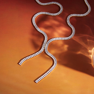 Collier en forme de Y avec pampille en zircon, en acier inoxydable plaqué or 18 carats, serti en canal, design géométrique, pour soirée et usage quotidien - Product Image 4