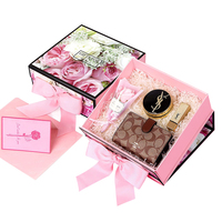 Boîte cadeau en carton florale imprimé, couvercle magnétique, boîte cadeau pliante en papier artisanal avec ruban