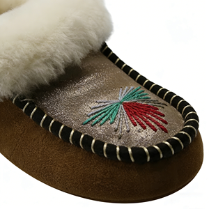 Оптовые женские мокасины-тапочки OEM серебристого цвета с красочным вышитым узором, подкладкой из искусственного меха, в традиционном индейском стиле - Product Image 4