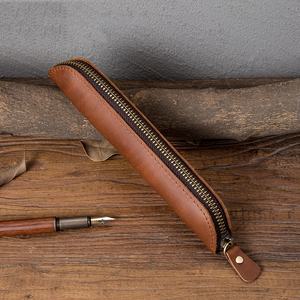 عمل عتيق مدمج من جلد البقر الأصلي بسوستة بسيطة عادية لقلم البالبوينت - Product Image 1