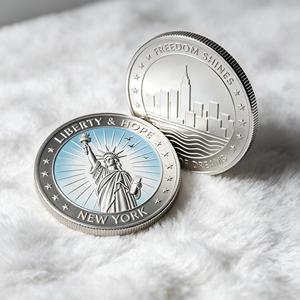 Moneda Conmemorativa de la Estatua de la Libertad, Personalizada, de Aleación de Zinc Fundido a Presión, Plateada, con Impresión UV, para Regalo Turístico - Product Image 2